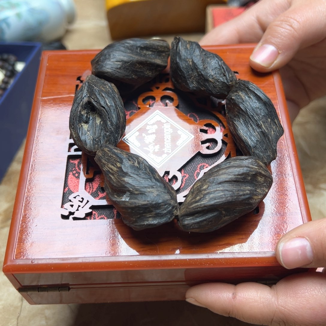 大叶紫檀（黑酸枝木类）