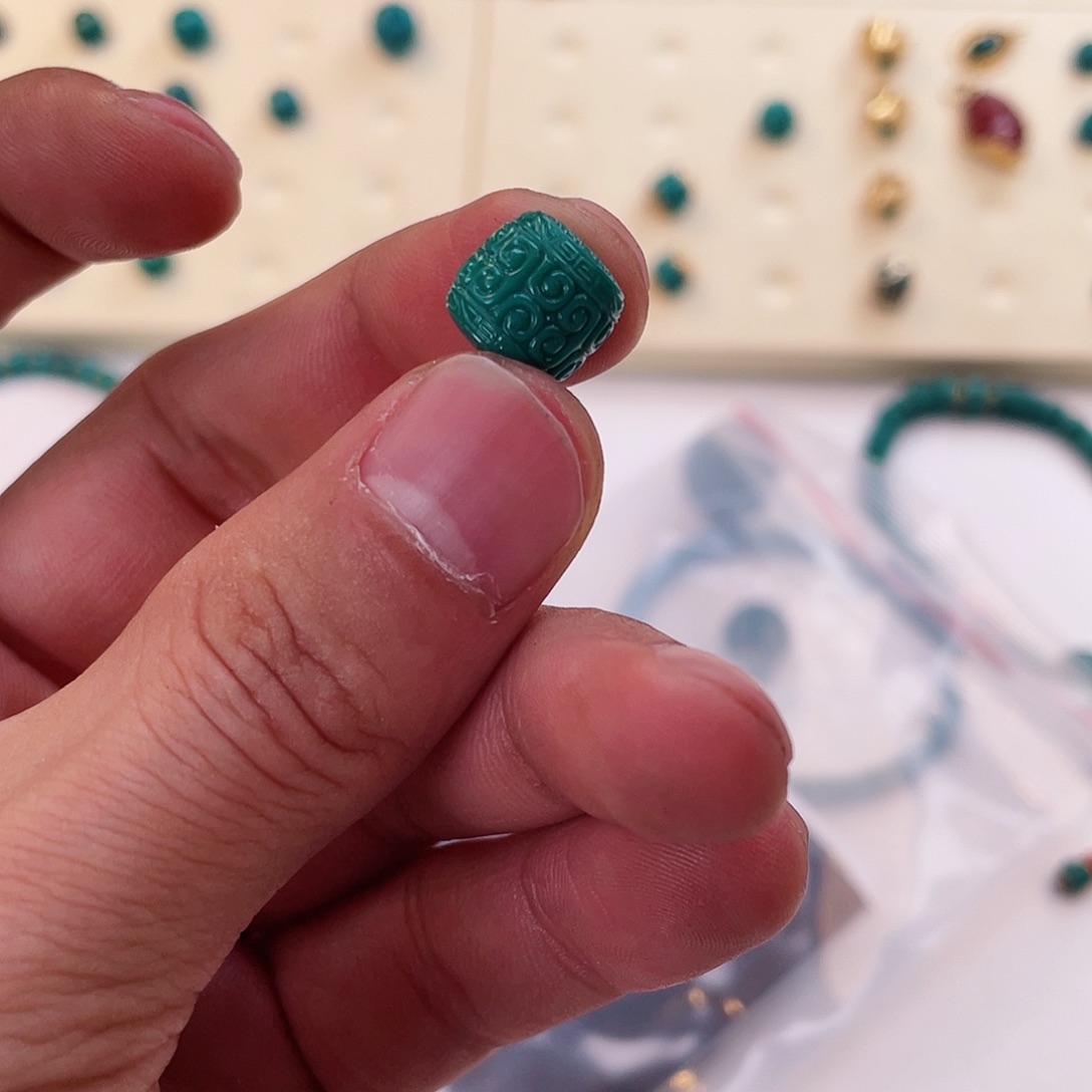 绿松石颈饰未镶嵌