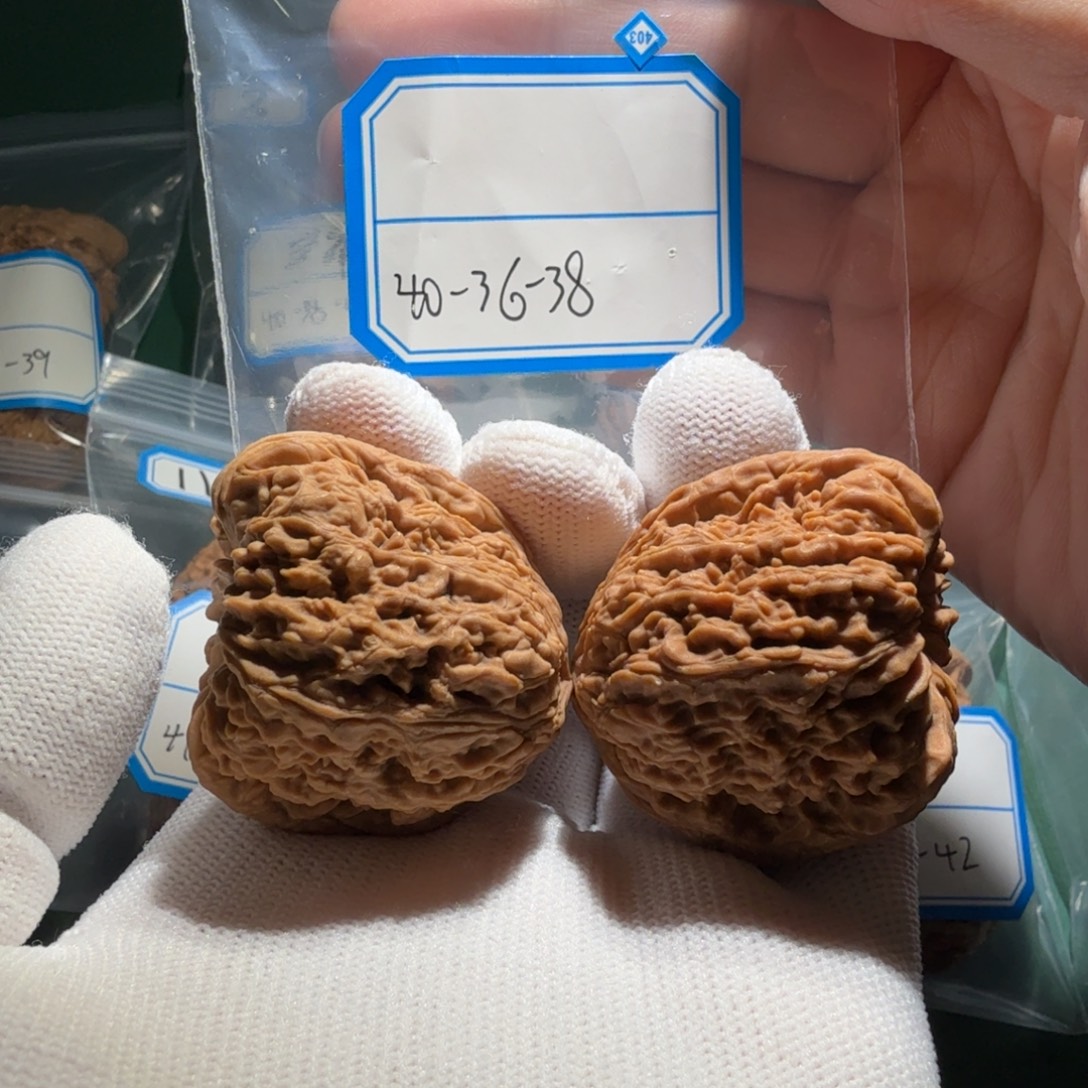 文玩核桃吊坠南疆拉丝蝴蝶18