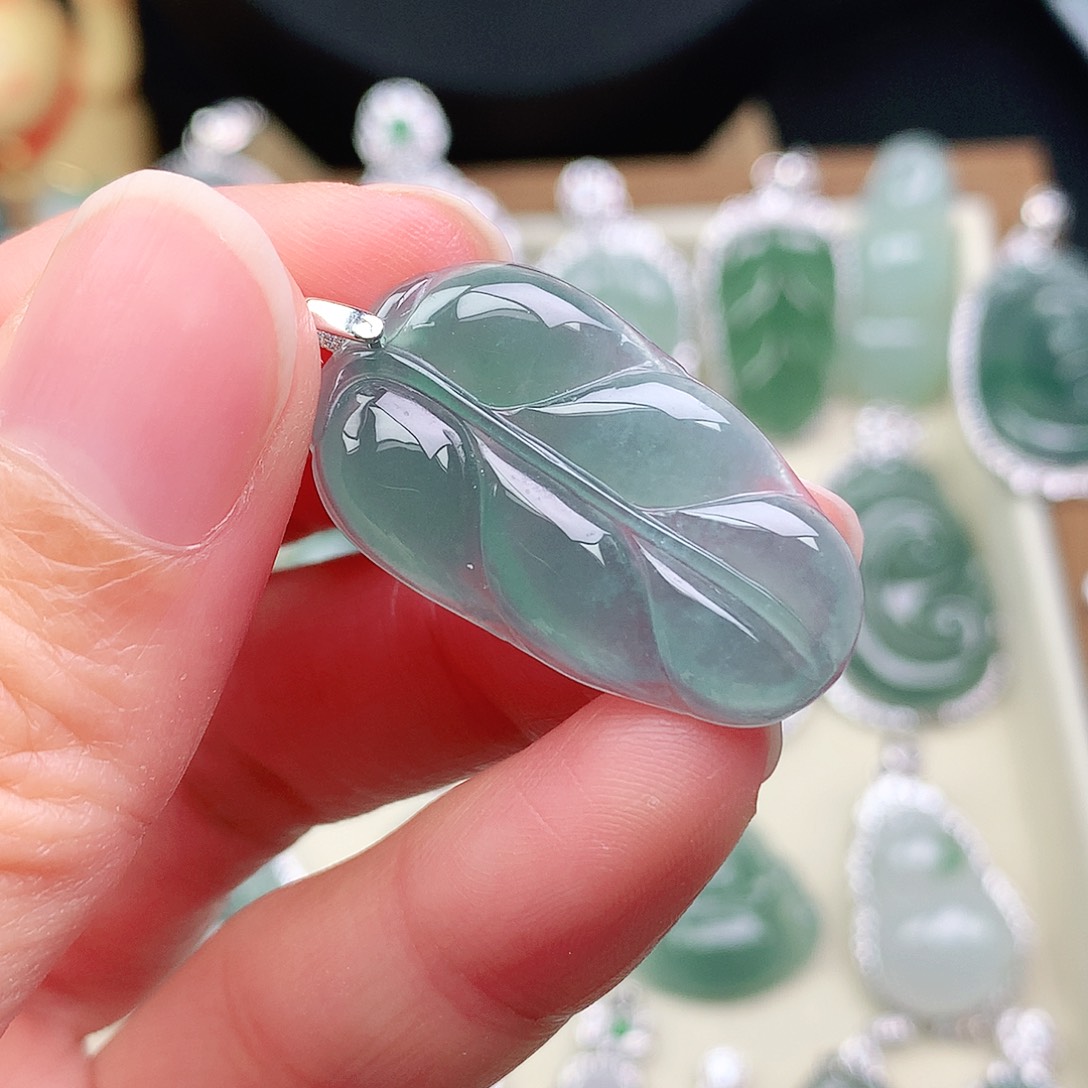 *****翡翠未镶嵌颈饰吊坠