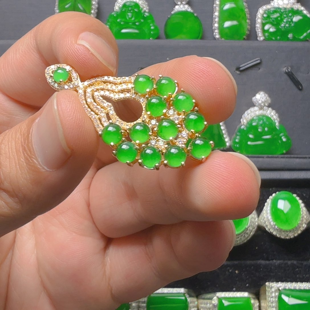 吊坠(赠链)未镶嵌翡翠吊坠