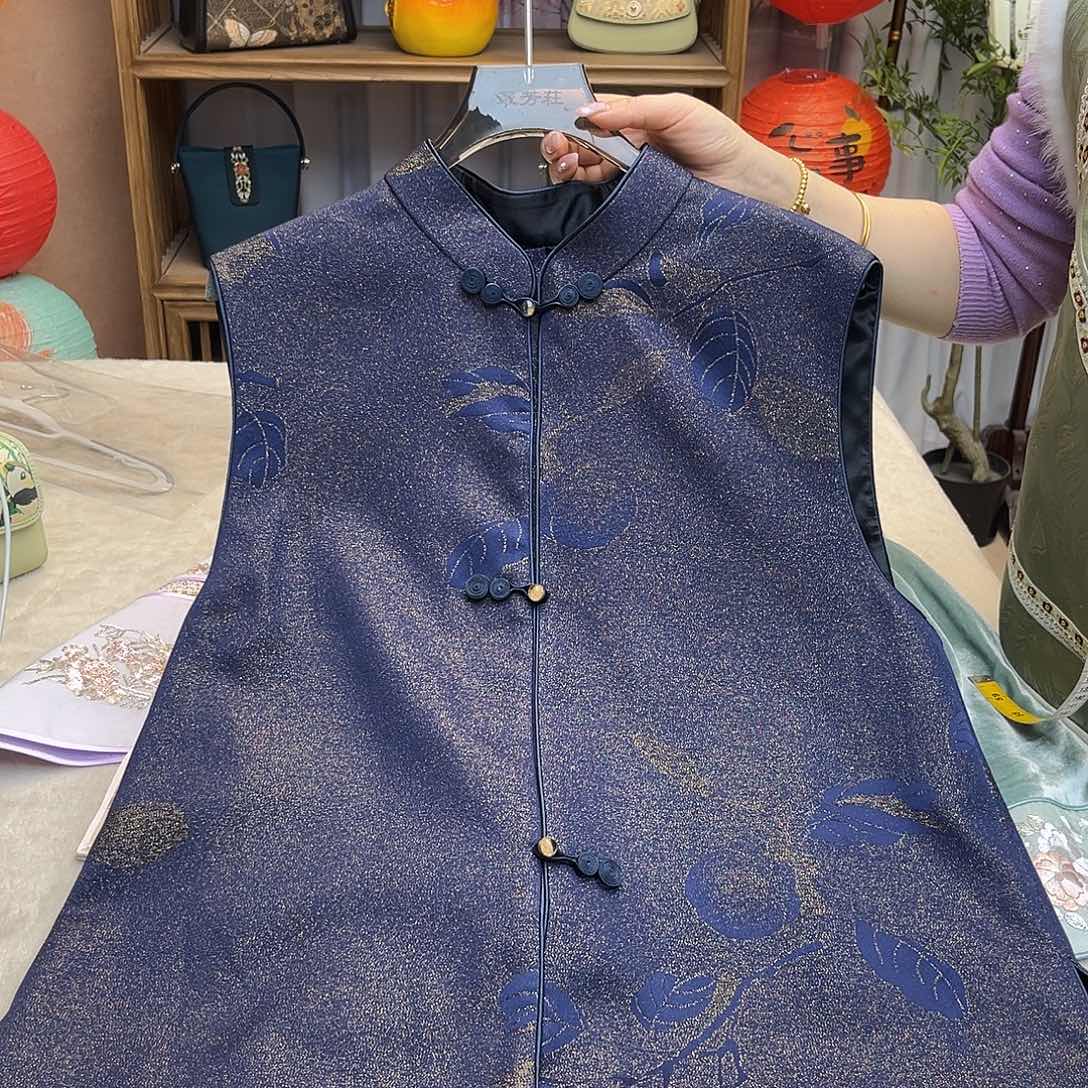 刺绣四季款马甲破价破价