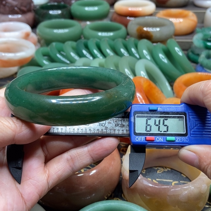 石英质玉手镯未镶嵌