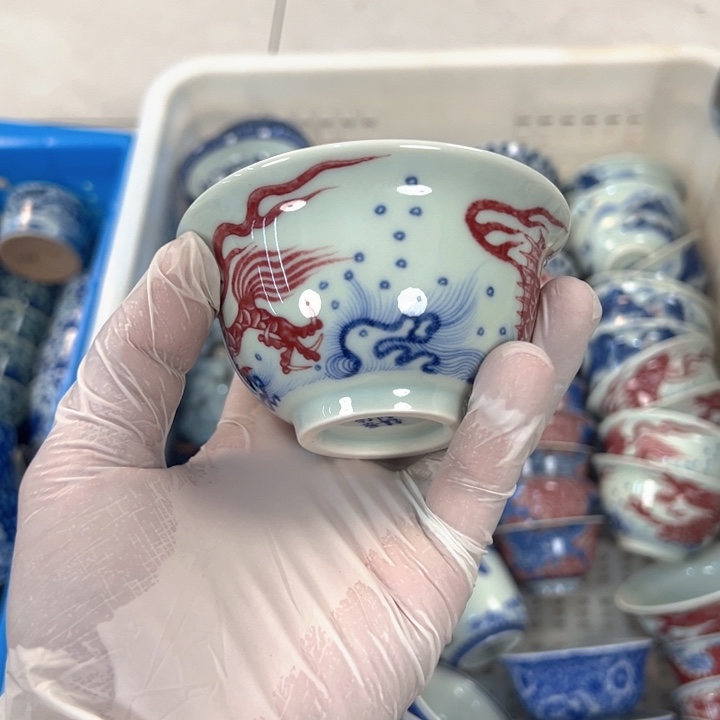瓷片白青花釉里红鱼化龙压手杯