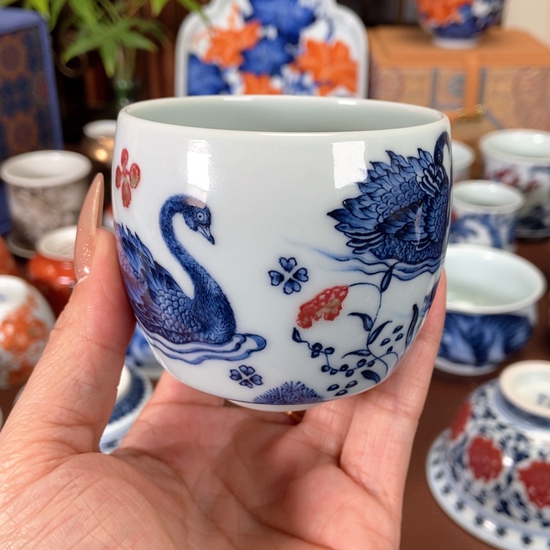 阳春白雪青花釉里红天鹅不倒杯