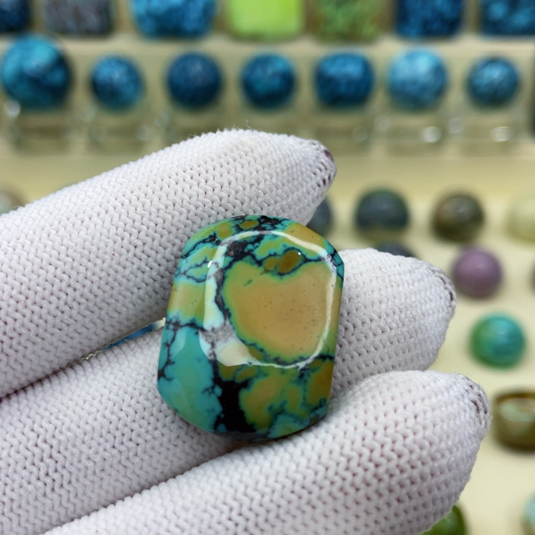 未镶嵌绿松石颈饰