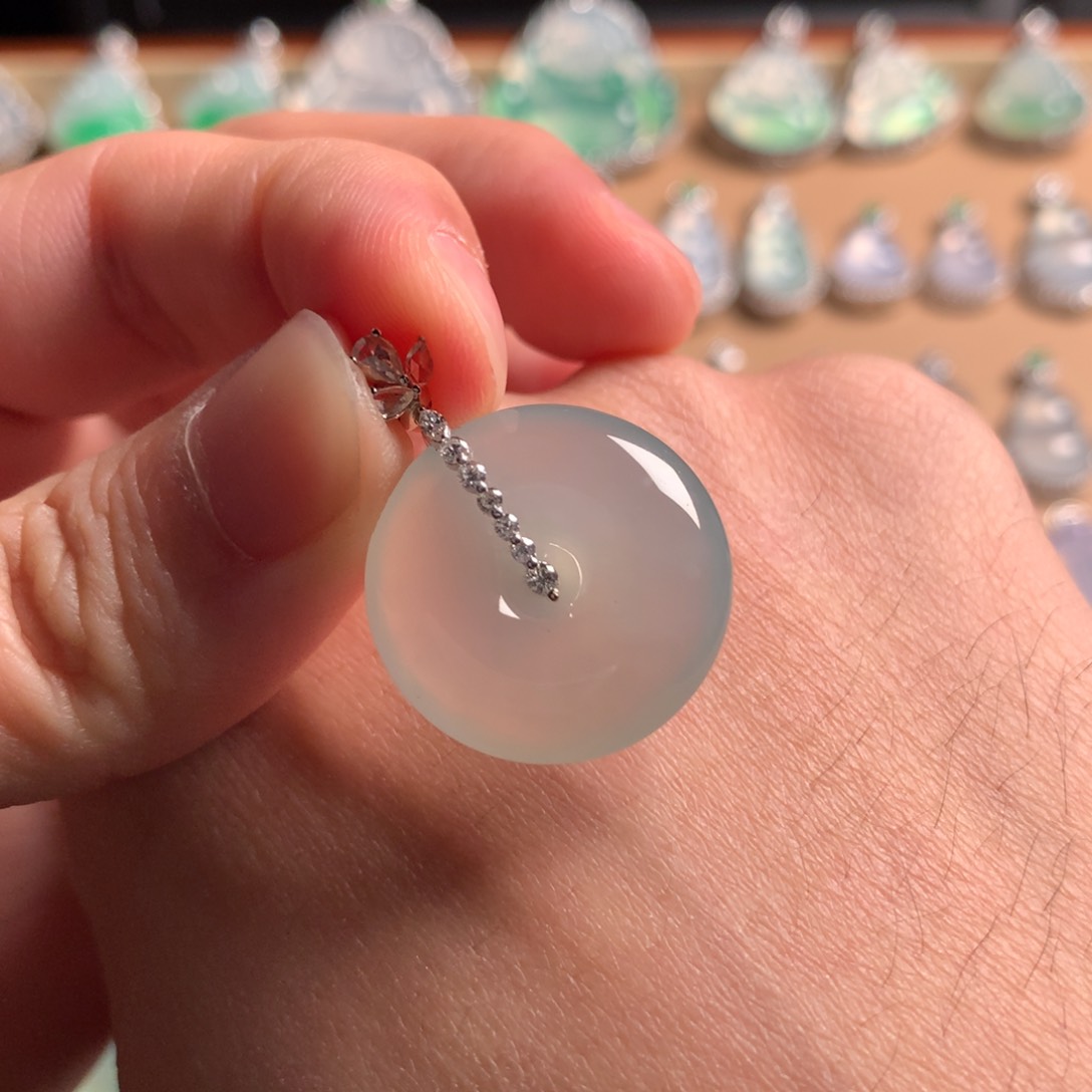 翡翠吊坠(赠链)18K金镶嵌