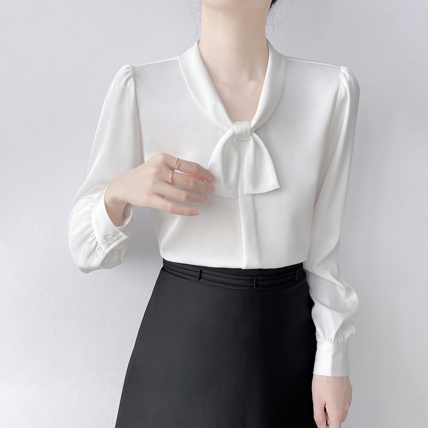 H152白色设计感飘带蝴蝶结长袖衬衫女士2025秋季新款洋气百搭上衣