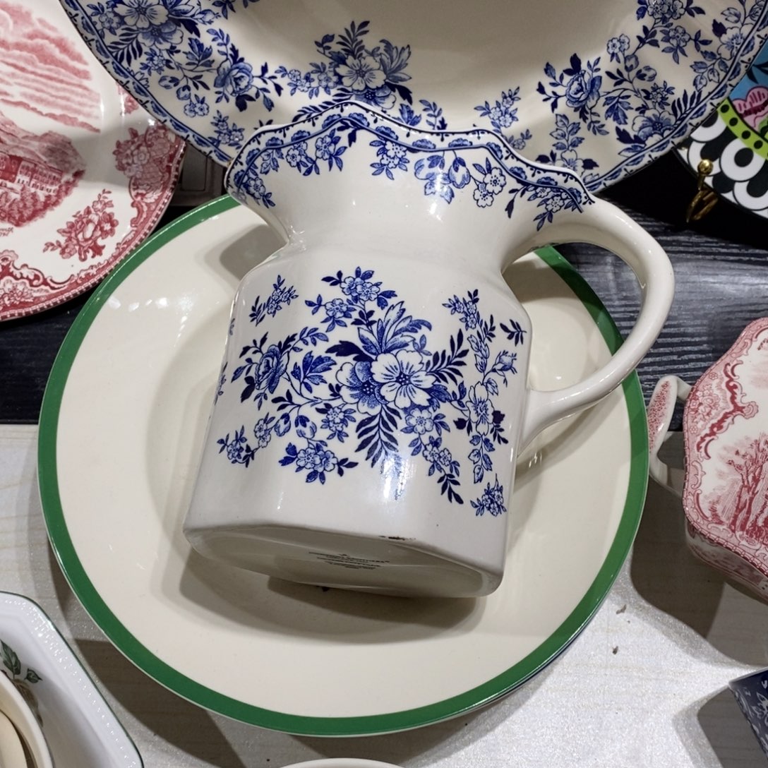 莫***气瓷微瑕青花水生一个