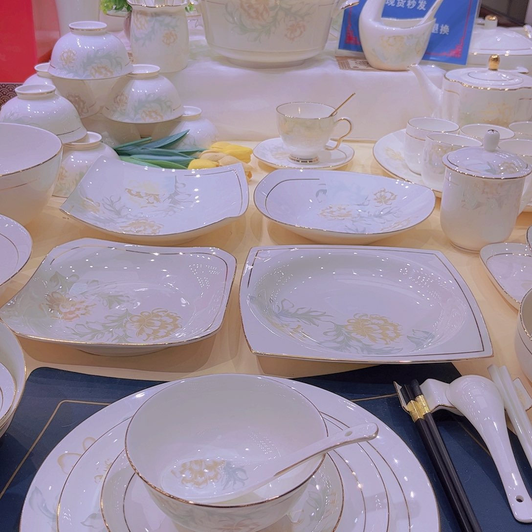 骨瓷描金清雅米饭碗单拍