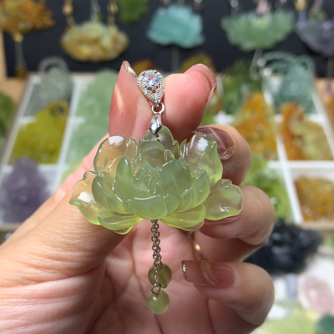 合金蛇纹石玉颈饰