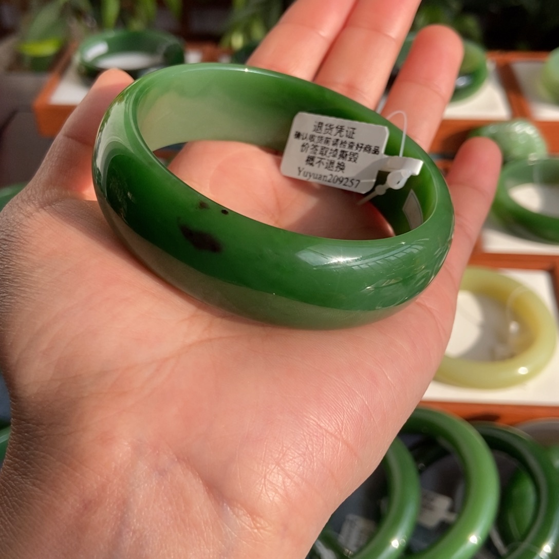 和田玉（碧玉）未镶嵌手镯俄碧果阳绿60.8