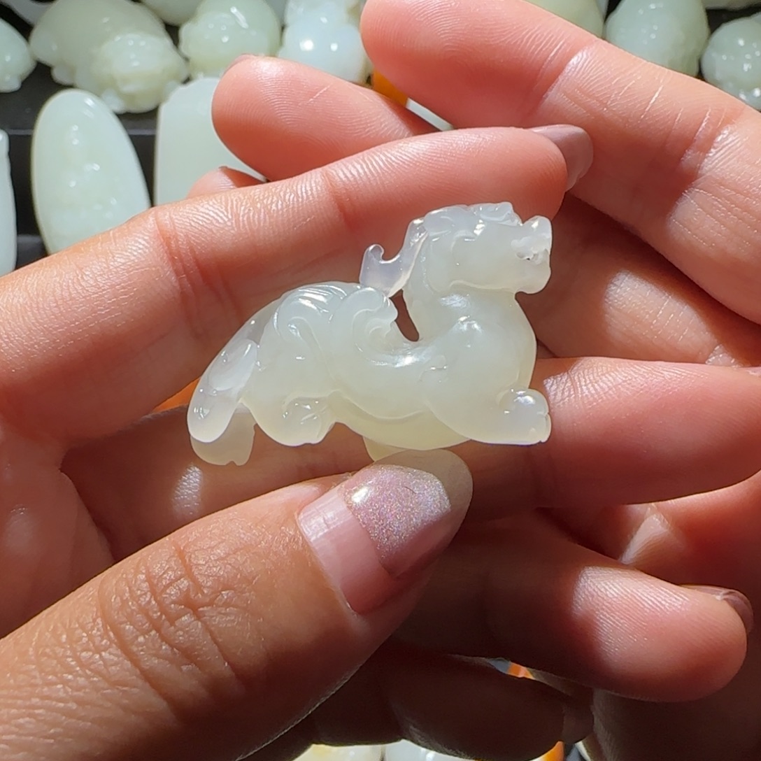 冷***清和田玉未镶嵌颈饰