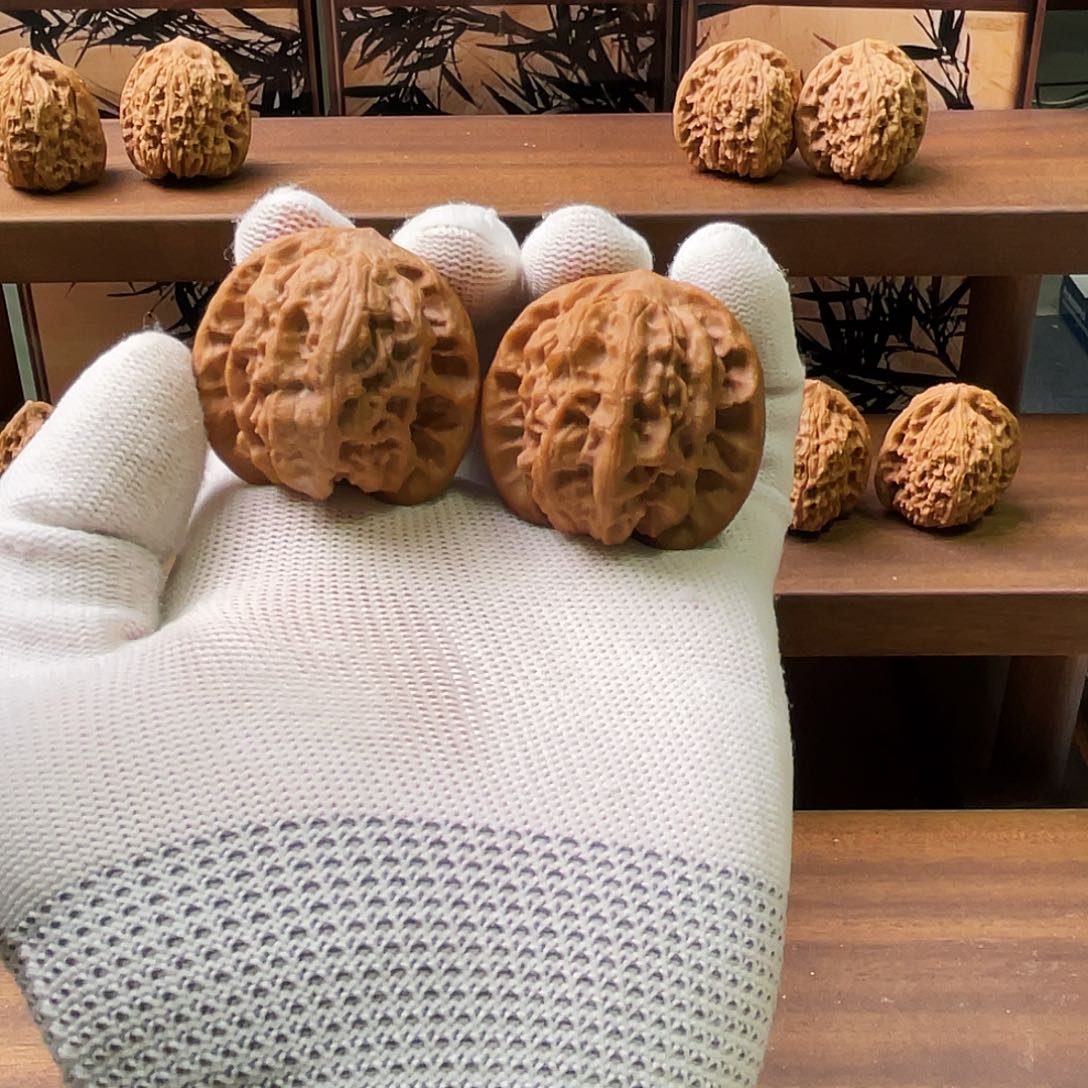 Z***y吊坠文玩核桃野狼