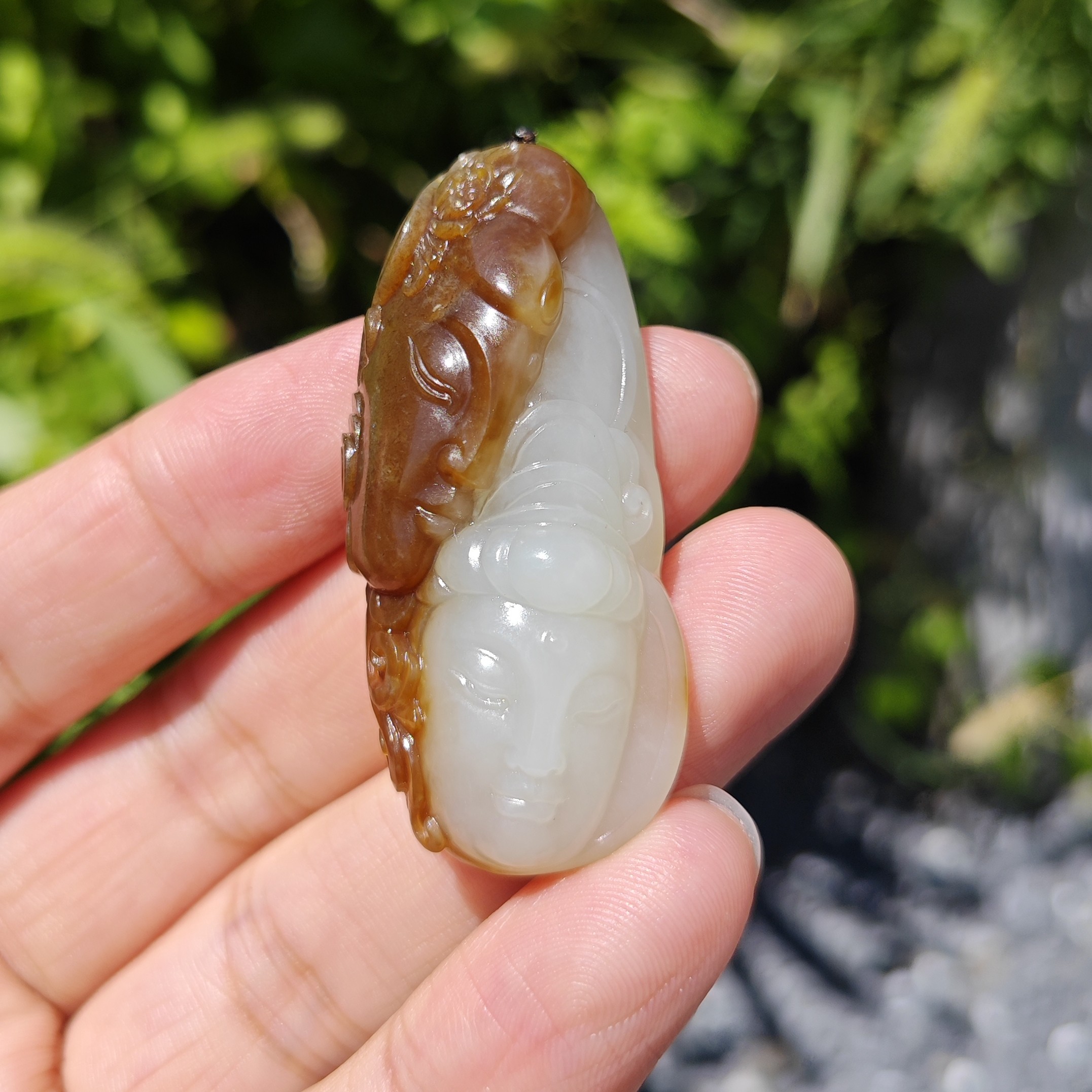 天然新疆和田玉且末金山糖白俏色自在双生 苏工精雕时尚气质吊坠