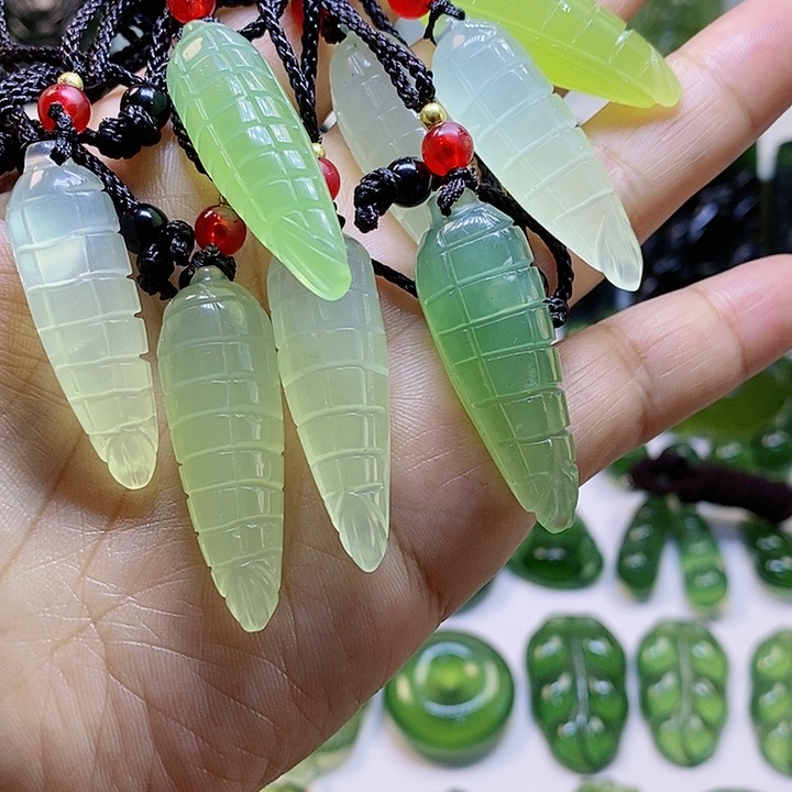 蛇纹石玉颈饰未镶嵌