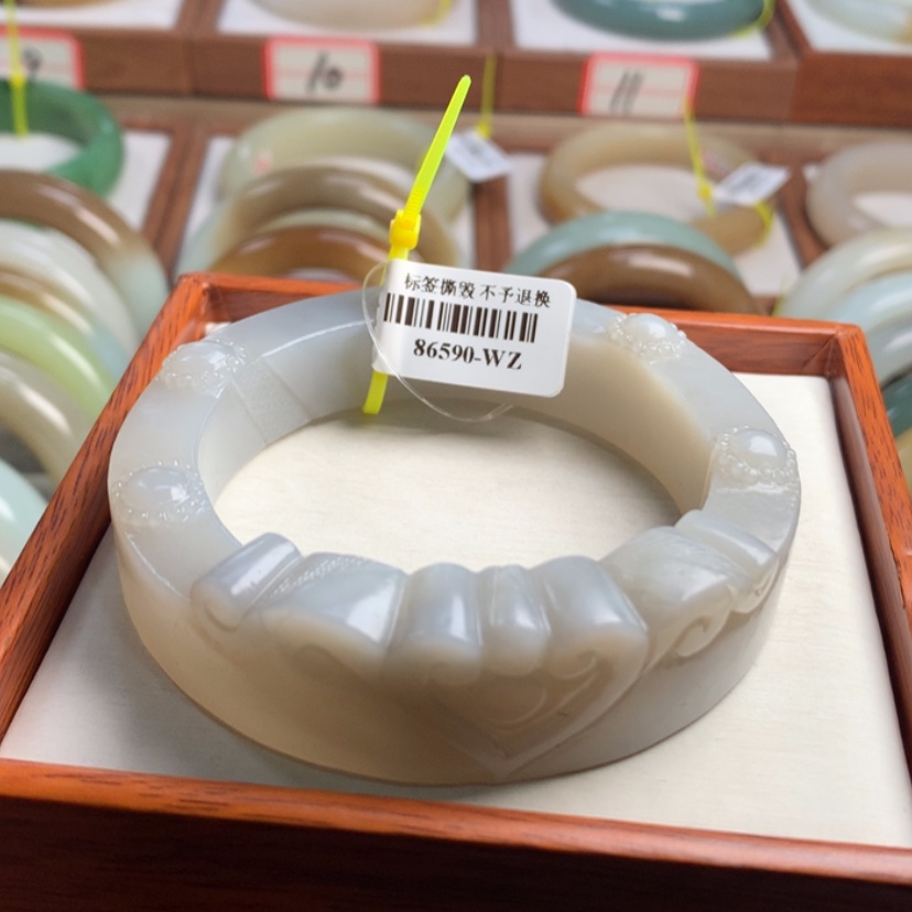 【闪购商品】和田玉手镯未镶嵌57.5