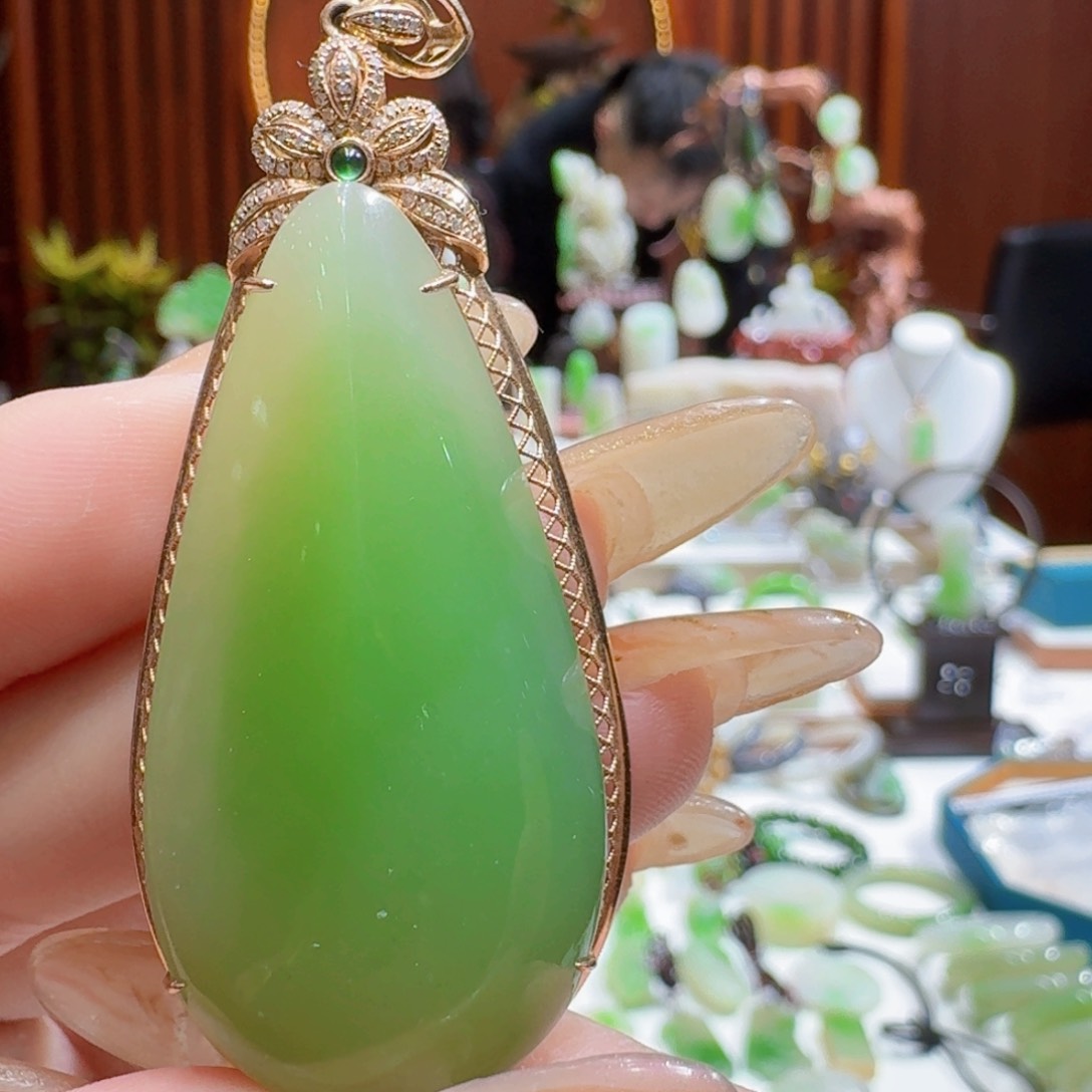 和田玉翠青水滴18K金镶嵌