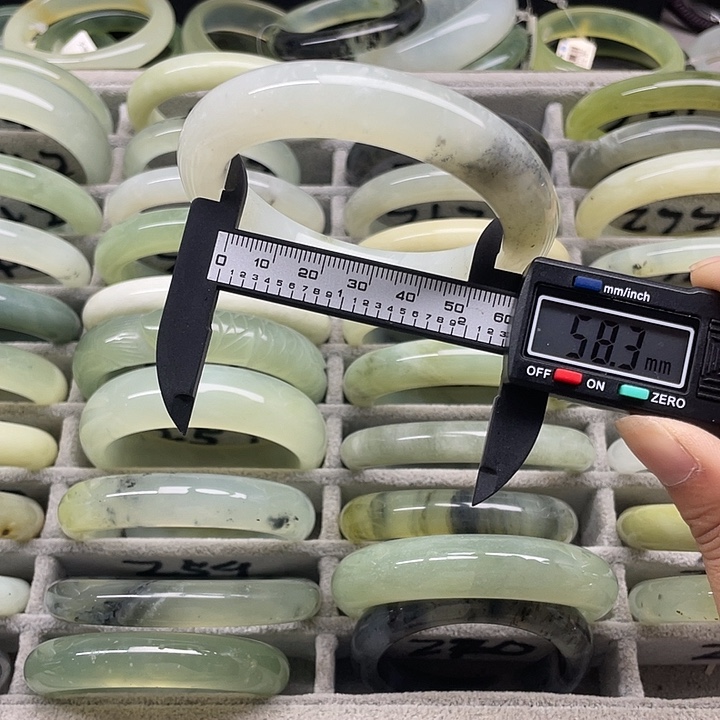 未镶嵌蛇纹石玉手镯260