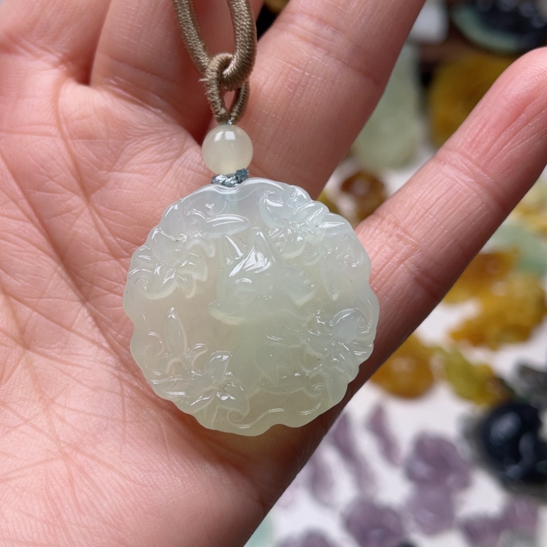 蛇纹石玉颈饰未镶嵌