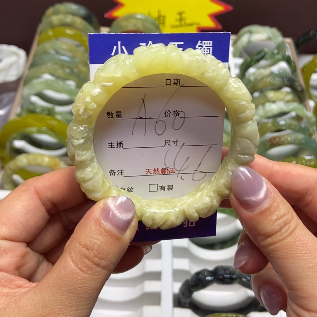 蛇纹石玉手镯未镶嵌
