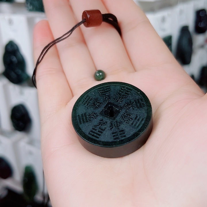 蛇纹石玉颈饰未镶嵌沛*?