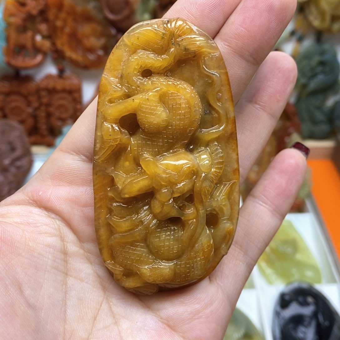 蛇纹石玉颈饰未镶嵌