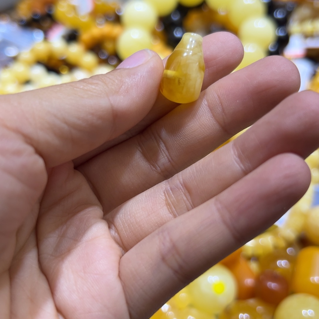 琥珀珠宝奇石未镶嵌