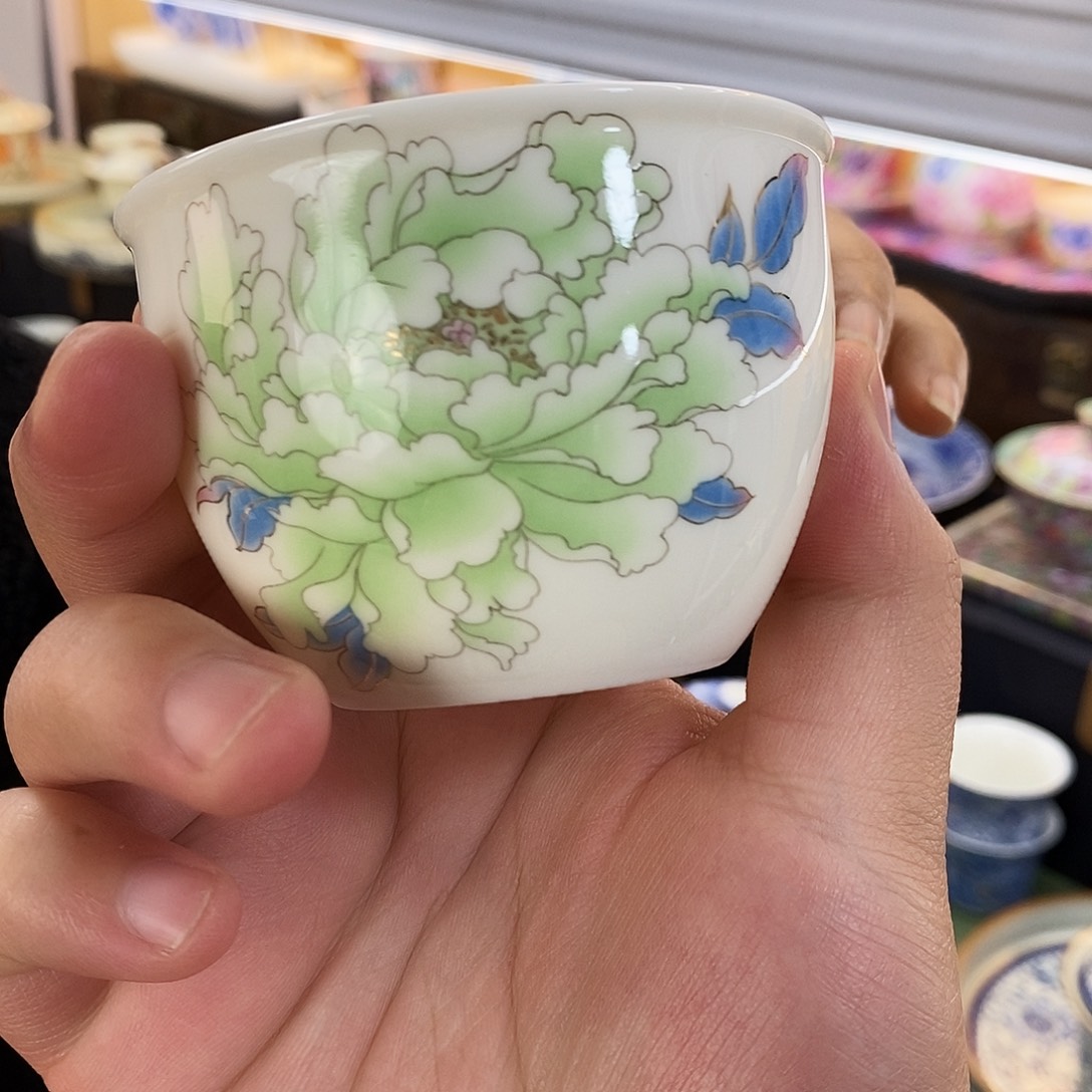 盖碗里的水煮开后放入