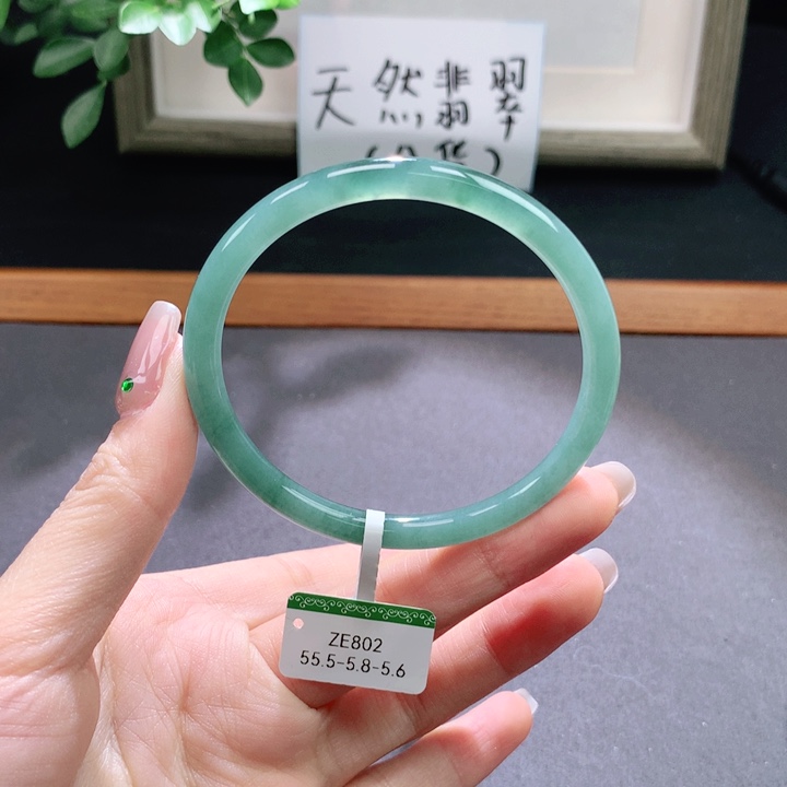 翡翠手镯未镶嵌天然翡翠手镯