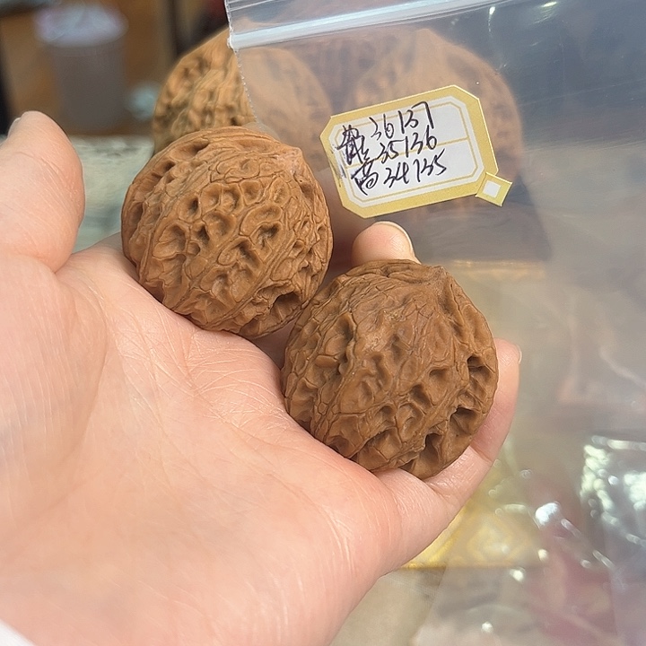 文玩核桃把件平谷鸡心