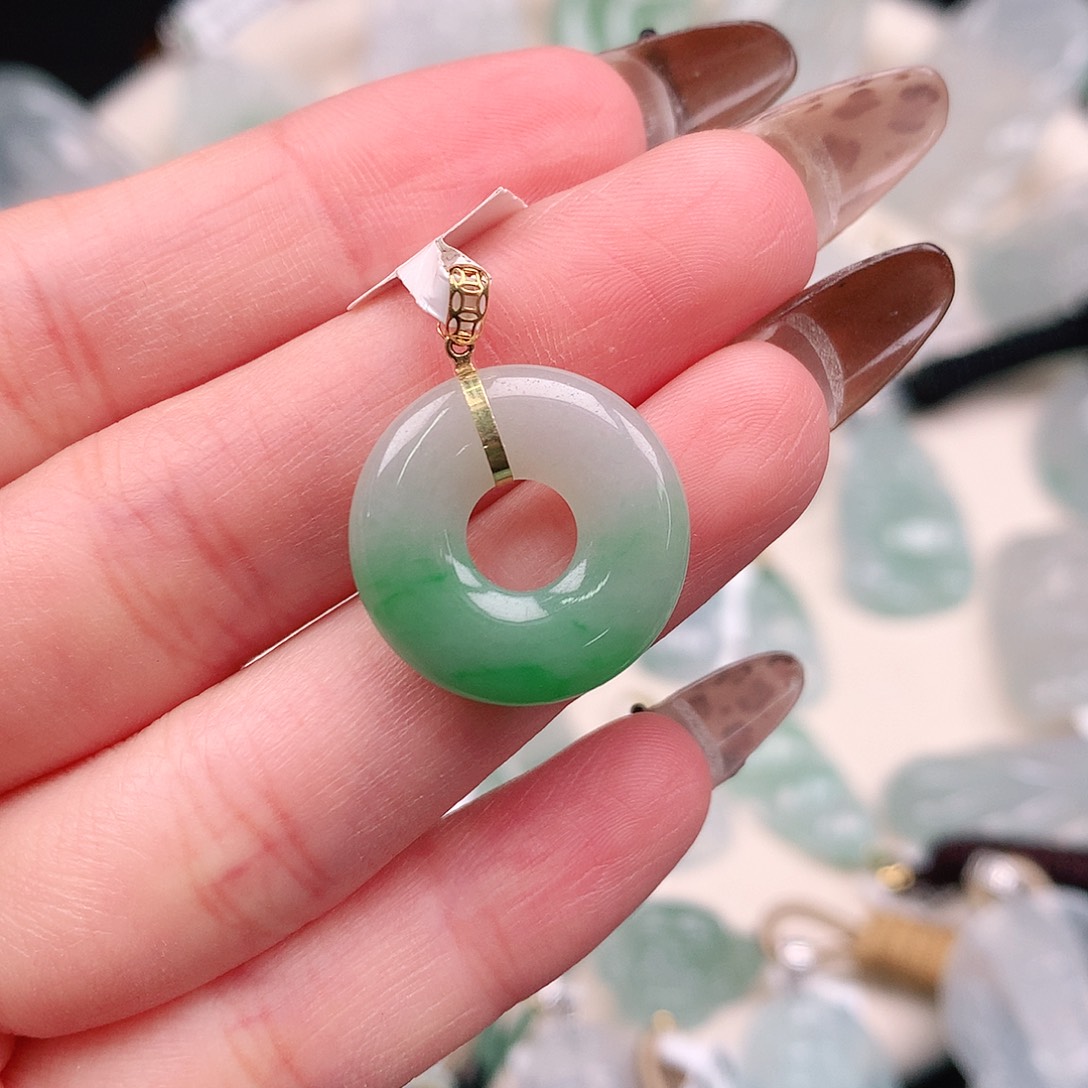 翡翠颈饰18K金镶嵌飘绿甜甜圈24.5、19.5、4