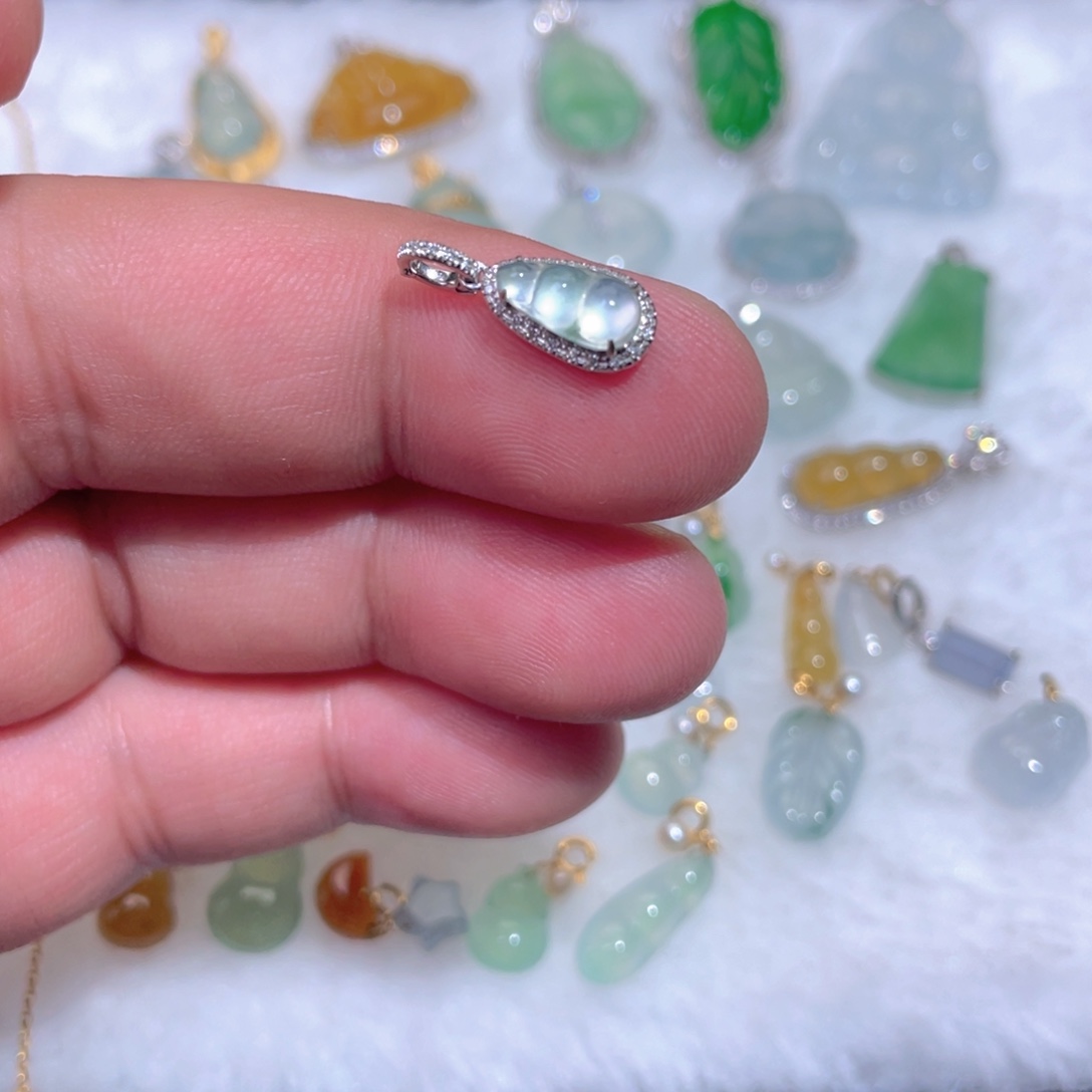 翡翠18K金镶嵌颈饰