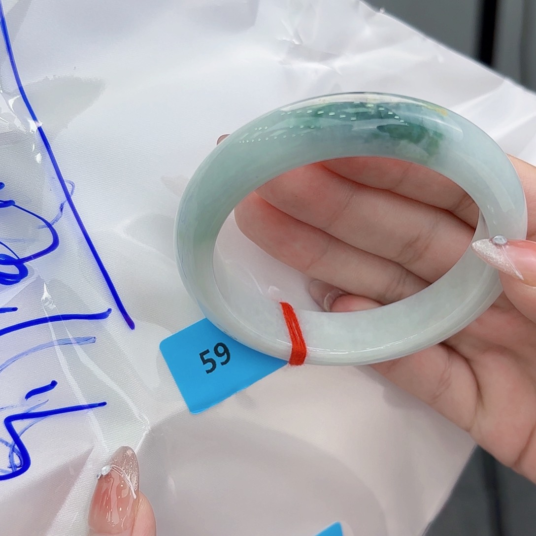 翡翠手镯未镶嵌木*花翡翠手镯