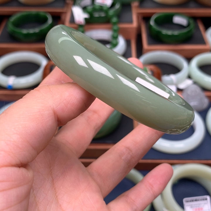 和田玉手镯60圈口未镶嵌