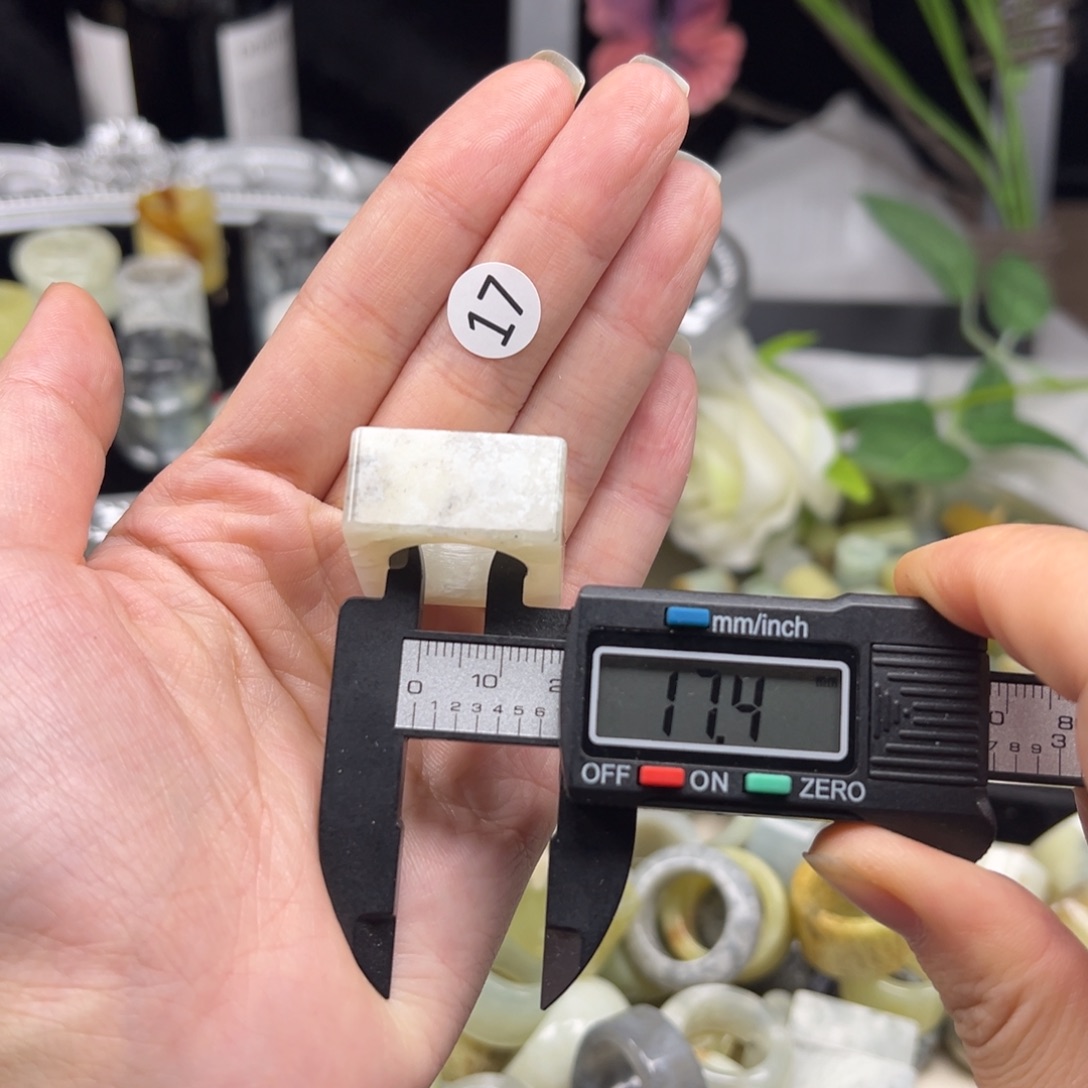 蛇纹石玉未镶嵌戒指