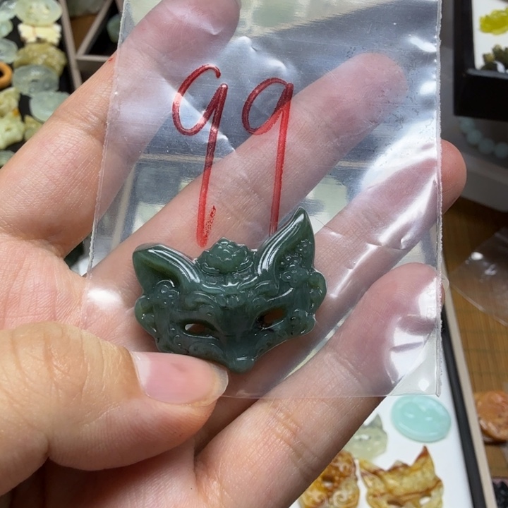 透闪石-蛇纹石玉吊坠未镶嵌