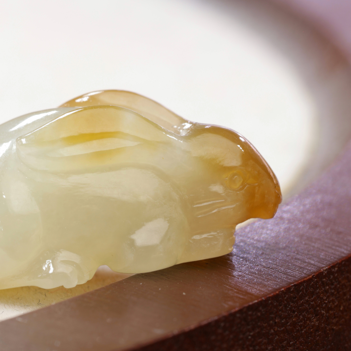 和田玉且末料糖白玉兔子吊坠