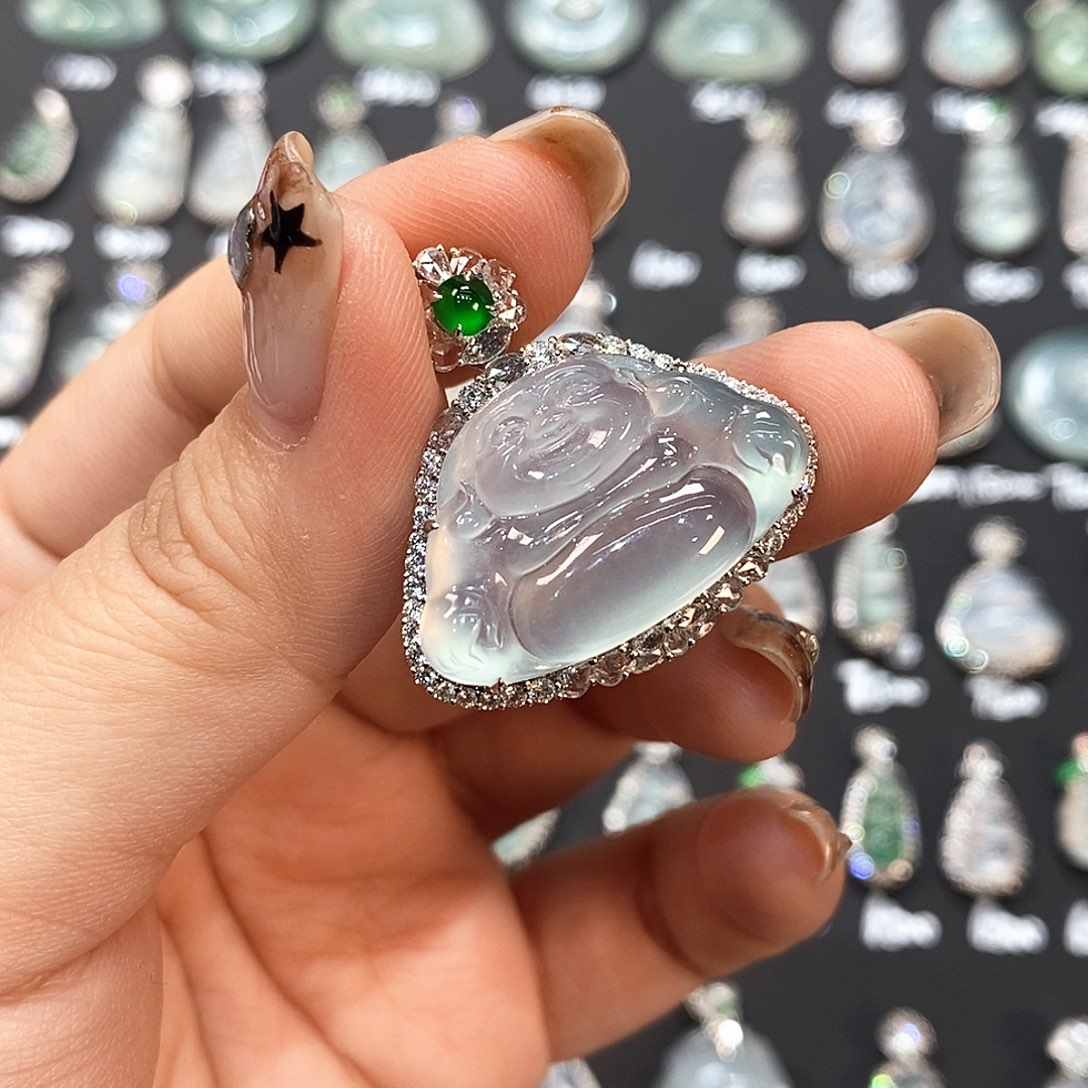 颈饰18K金镶嵌翡翠