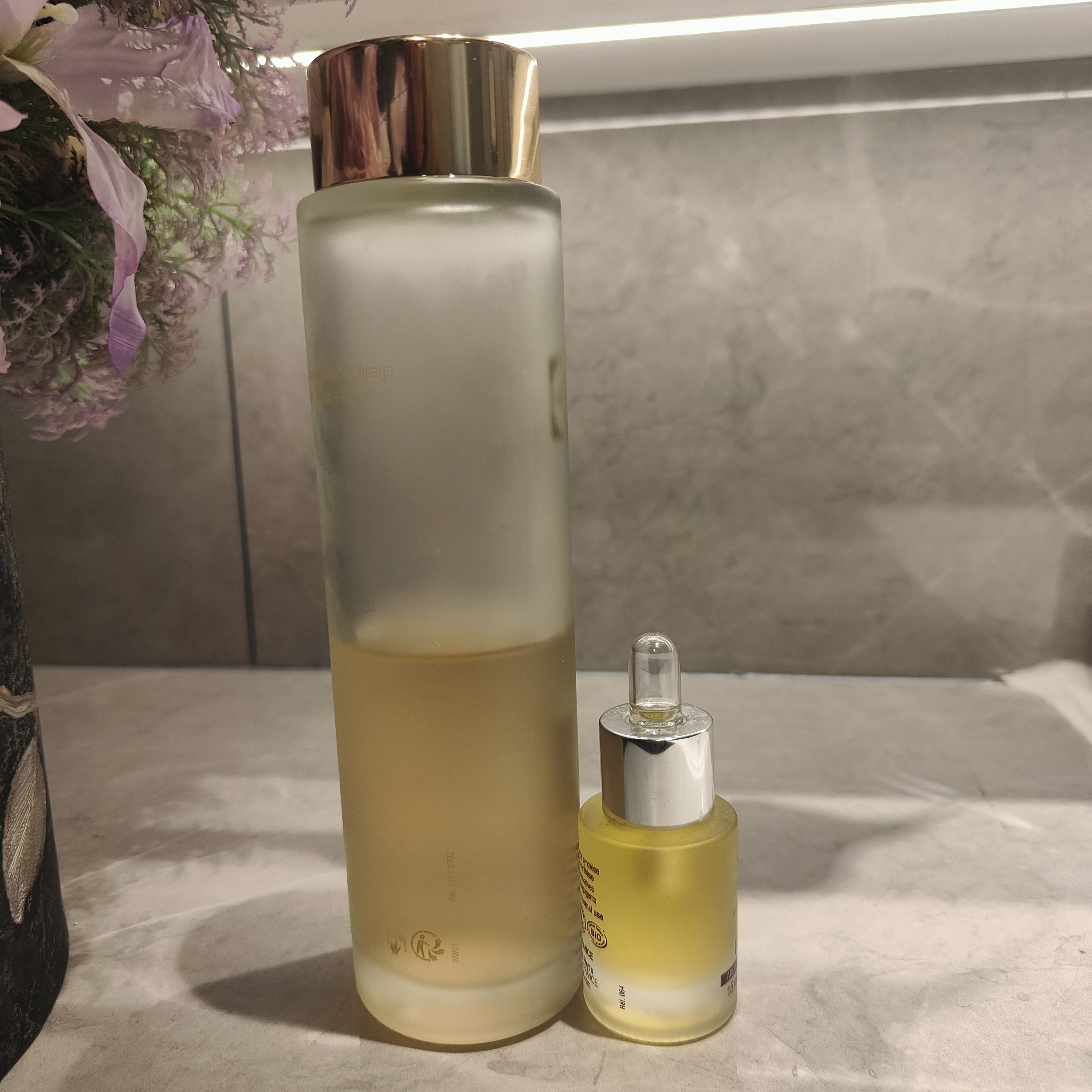 金瓶玻璃精华精华水