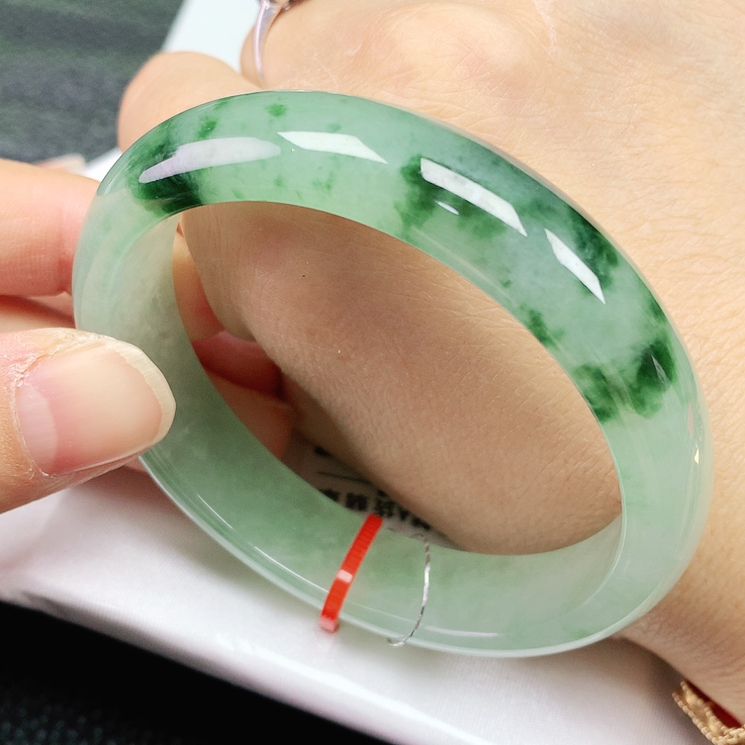 翡翠手镯未镶嵌54贵