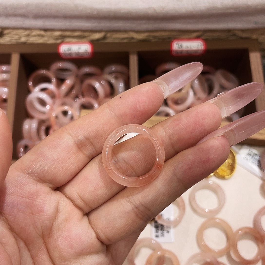 娜***天石英质玉未镶嵌戒指