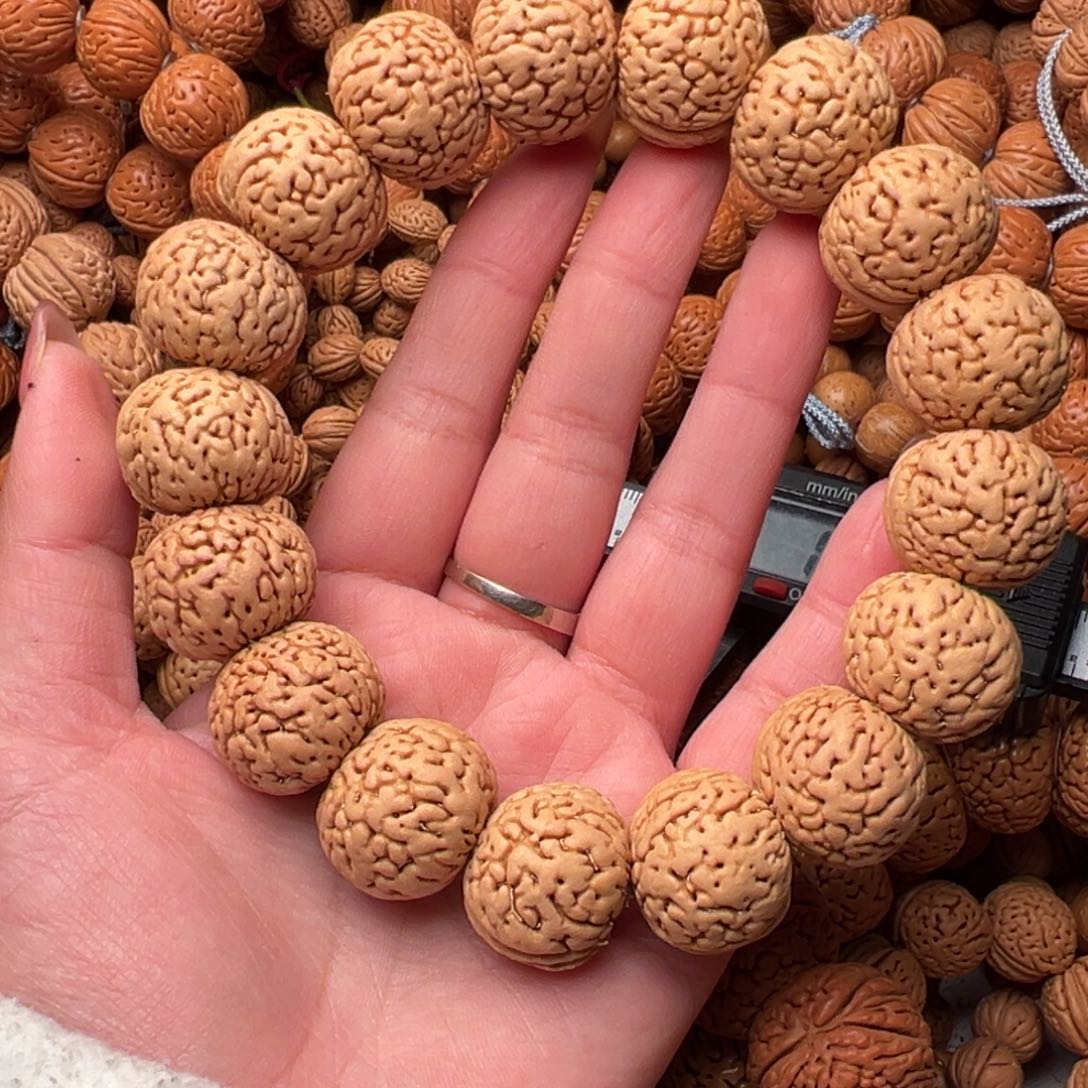 21尺寸苹果圆桃核手串