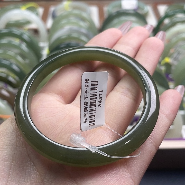 【闪购商品】未镶嵌手镯和田玉