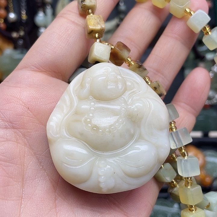 未镶嵌蛇纹石玉颈饰