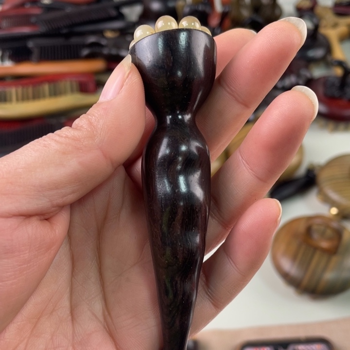 紫光檀大莲蓬瑕疵。                