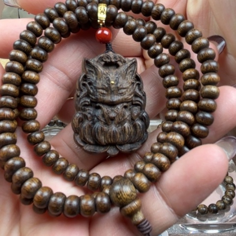 沉香手串富森红土蜜结料+紫棋凤九沉香木雕