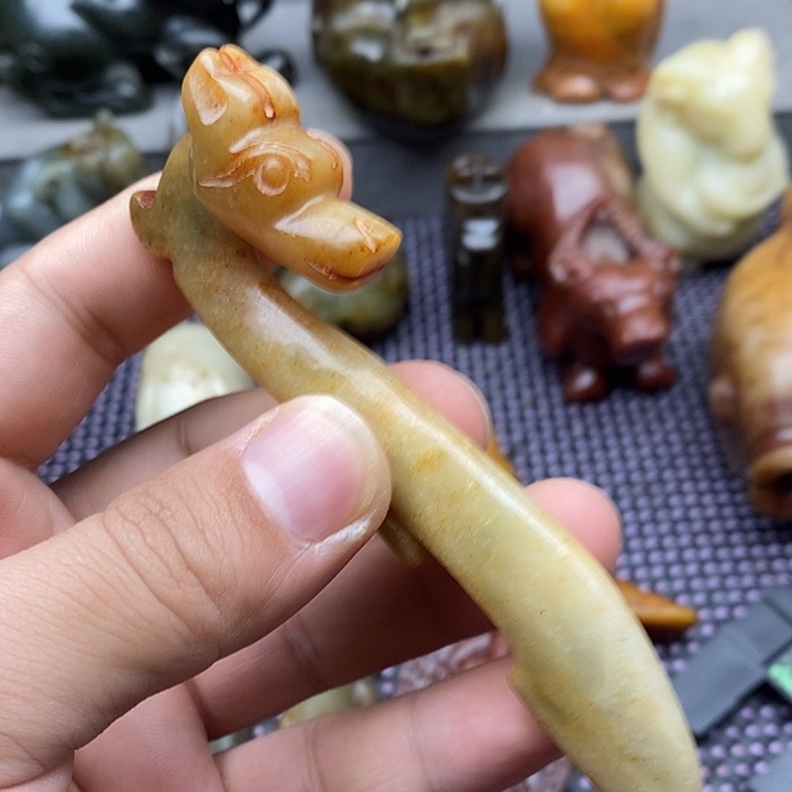 未镶嵌蛇纹石玉颈饰