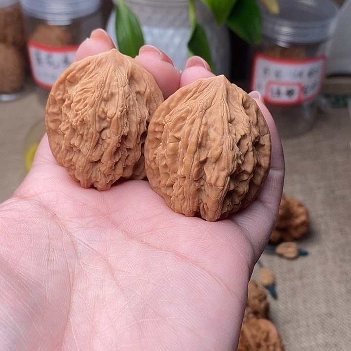 文玩核桃吊坠麦穗虎头