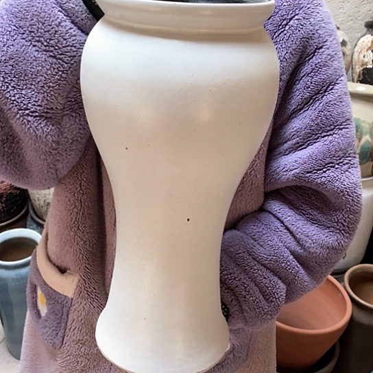 紫砂花盆口18高43，白，有小黑点